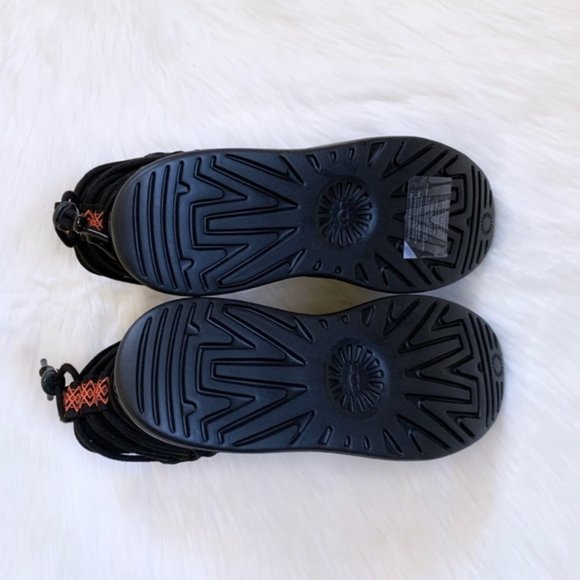 NEW UGG Classic Boom Ankle Boot In Black - Picture 7 of 7